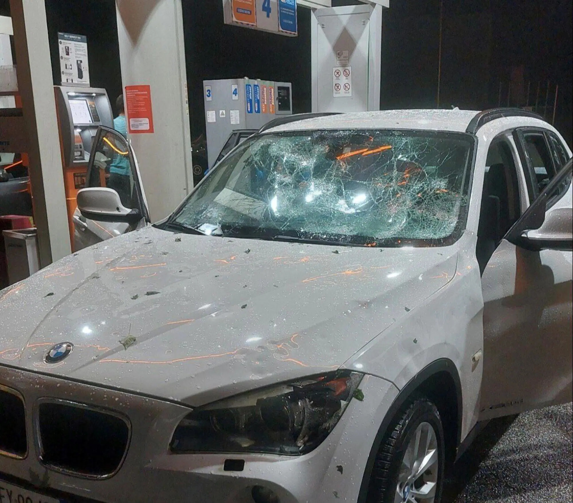 Un'auto danneggiata nel Bresciano