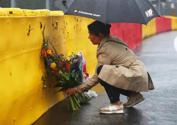 La pista del dolore: a Spa la madre del giovane Dilano van 't Hoff, a meno di un mese dalla morte