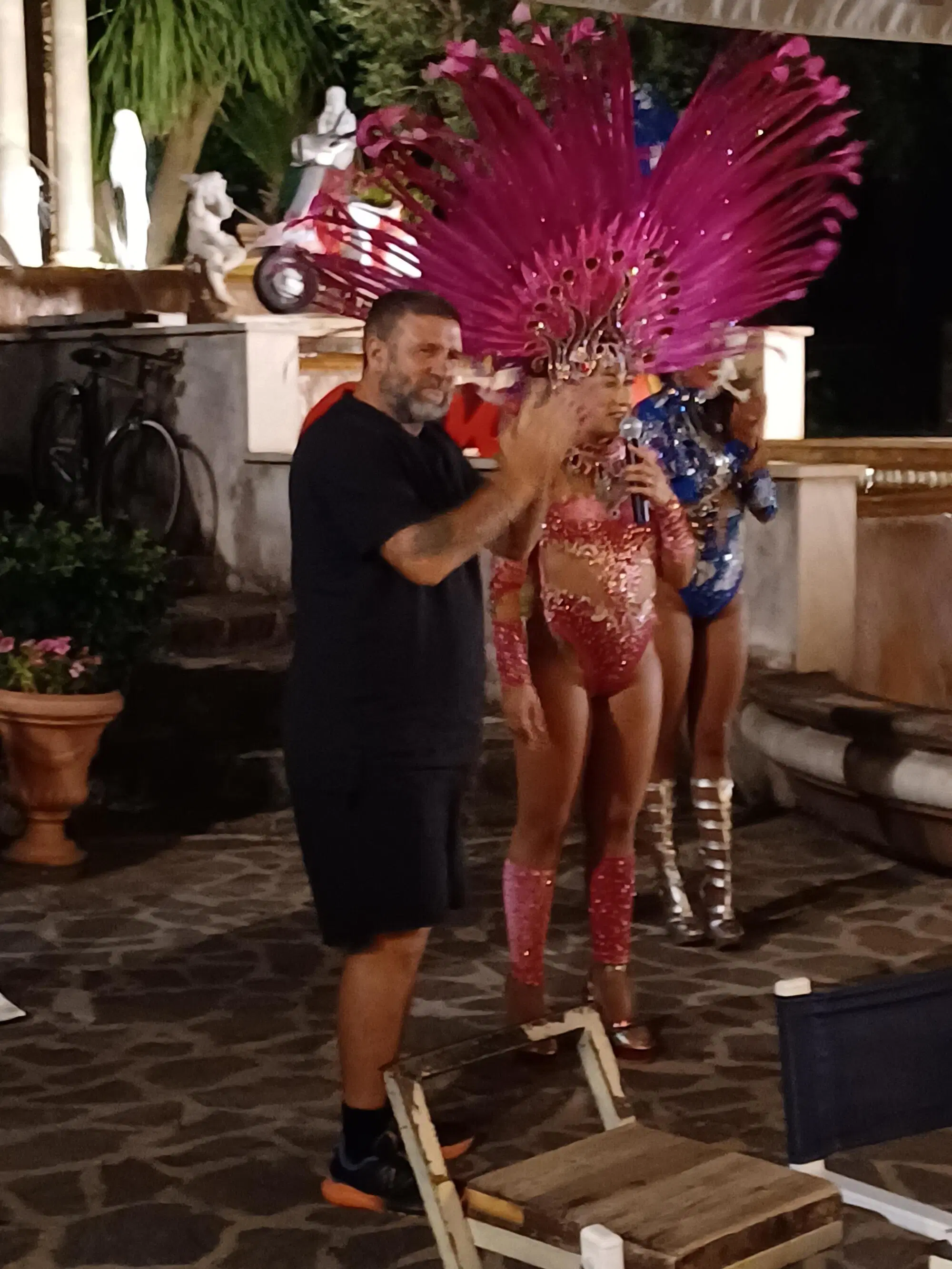 Vincent Candela scatenato nell'animazione al ristorante Qui e ora