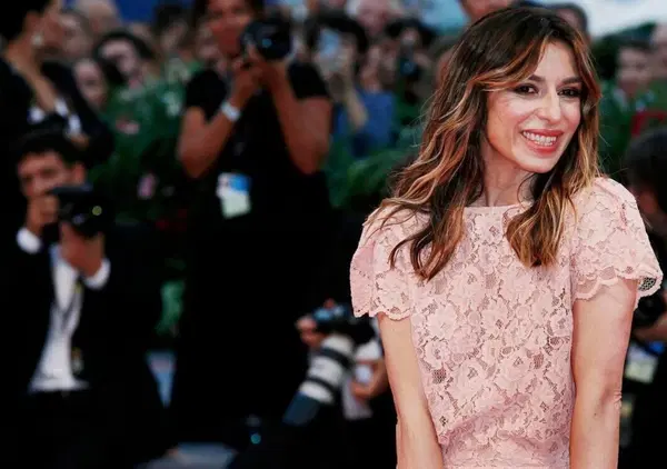 L&rsquo;intervista pi&ugrave; bella dell&rsquo;anno &egrave; a Sabrina Impacciatore. Recitare? &ldquo;&Egrave; droga. Io non mi faccio le pere perch&eacute; sono un'attrice...&rdquo;