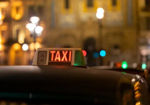 L'ultima di Salvini: taxi gratis all'uscita della discoteca se sei ubriaco. Ma i taxi non erano gi&agrave; pochi?