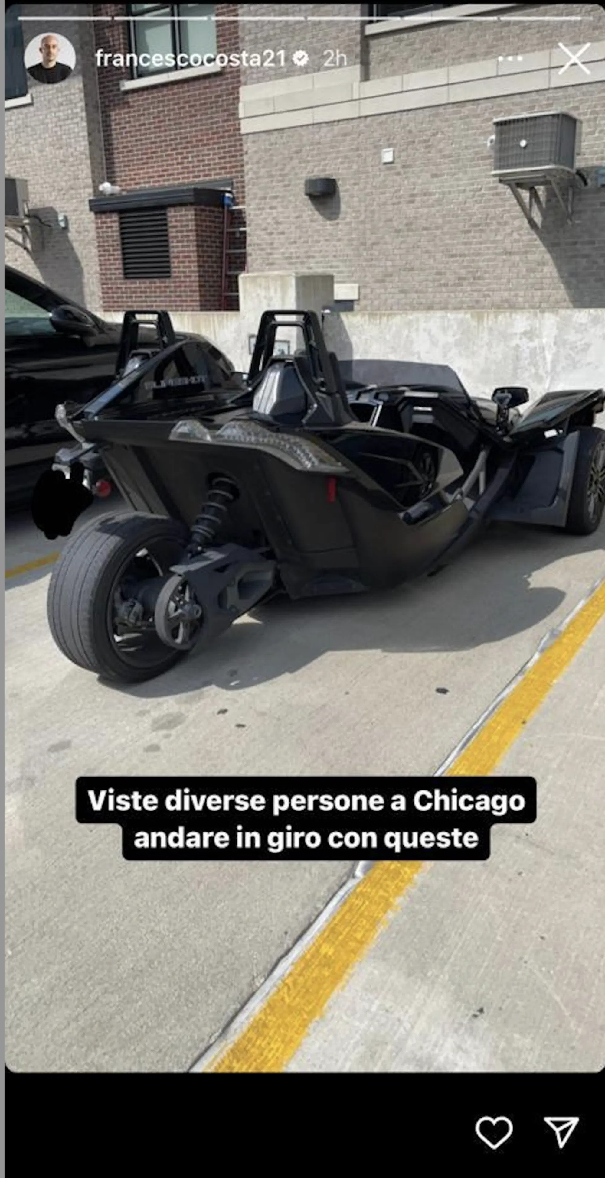 L'immagine della Polaris Slingshot pubblicata nelle storie di Francesco Costa