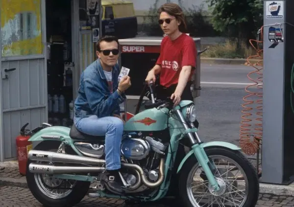 &ldquo;Hanno ucciso l'uomo ragno&rdquo;: avevamo davvero bisogno di una serie sugli 883? 