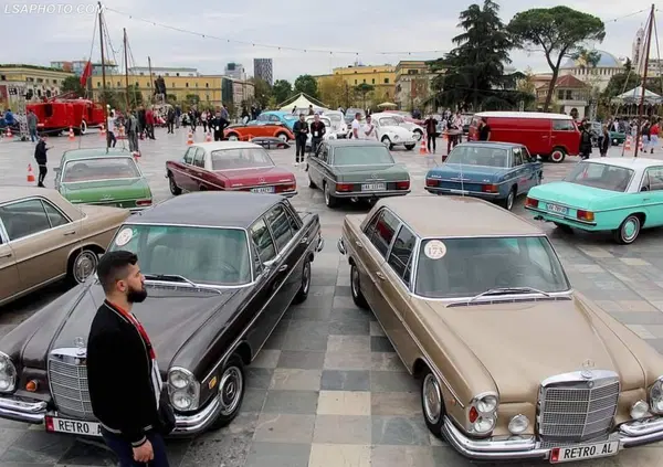 Perch&eacute; l&rsquo;Albania vi entrer&agrave; nel cuore: tra autostrade gratis, auto a olio di colza, prezzi bassi (ma cibo abbondante) e paesaggi mozzafiato 