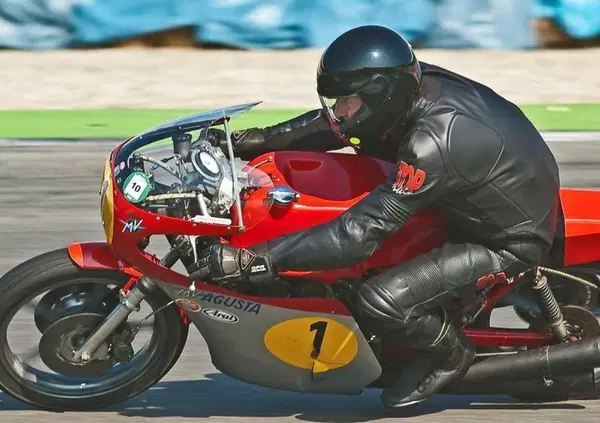 Collezionista morto in un assurdo incidente. Giacomo Agostini: "Ero l&igrave;, la mia moto ha voluto risparmiarmi la scena"