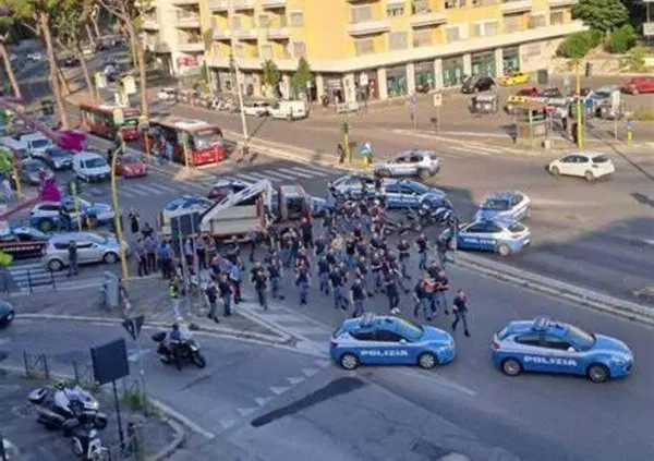 [VIDEO] Maxi inseguimento sul Raccordo, 20 volanti per fermarlo: &ldquo;Devo fare esplodere questo camion in Vaticano..."