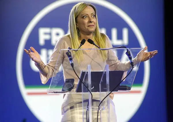 Il libro di Meloni-Meluzzi sulla "sostituzione etnica" non &egrave; come quello di Vannacci. Intanto la mafia nigeriana...