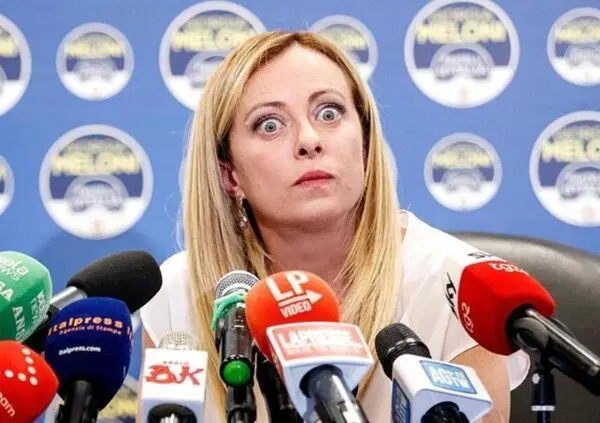 Cara Giorgia, ma lo leggi il sito della Presidenza del consiglio? La "sostituzione etnica" &egrave; definita "pregiudizio antisemita..." 