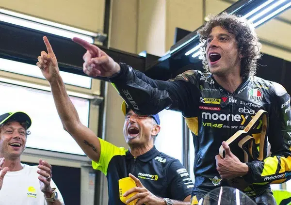 Valentino Rossi a Marco Bezzecchi: &ldquo;Oh, altri due giri e andavamo a prendere Pecco&rdquo;