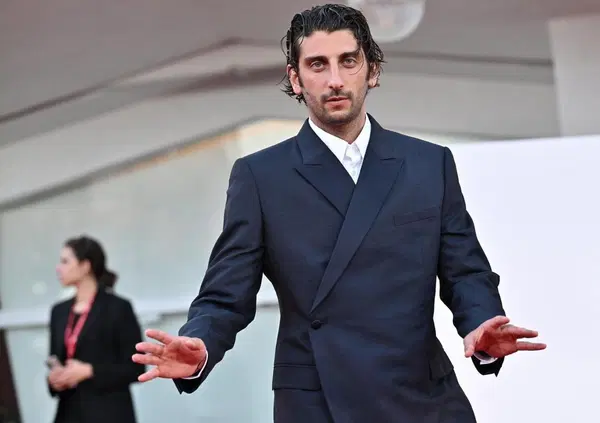 Pietro Castellitto cammina sulle acque: l'insostenibile agiografia del "figlio di" a Venezia  