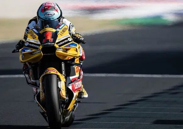 Gialli a Misano! Ducati e Pecco Bagnaia coi colori di Valentino Rossi, che stavolta non c'entra nulla
