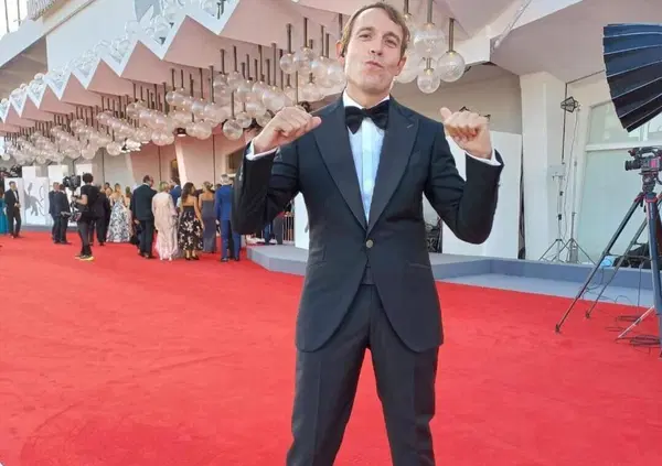 Dal &ldquo;thank you&rdquo; a Cate Blanchett all&rsquo;abbraccio a Woody Allen, Mattia Carzaniga &egrave; il vero vincitore del Festival di Venezia