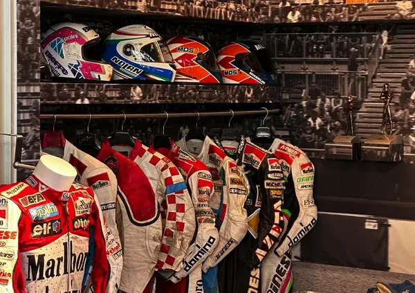 Inaugurato a Faenza il museo Fausto Gresini, Loris Capirossi: &ldquo;Ero un bambino, mi nascondevo dietro al muro per osservarlo&rdquo;