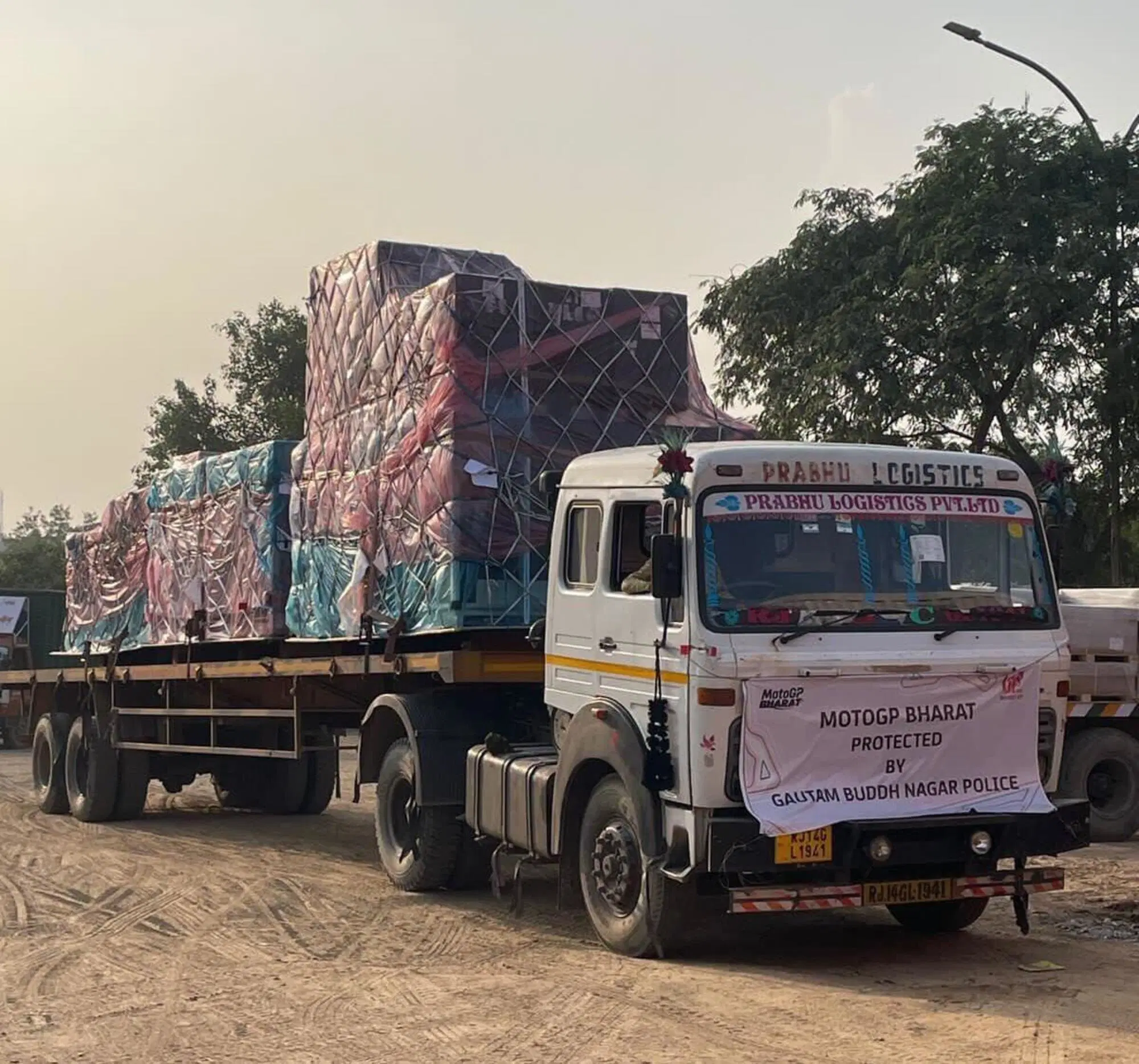 MotoGP trasportate in camion India GP 2023