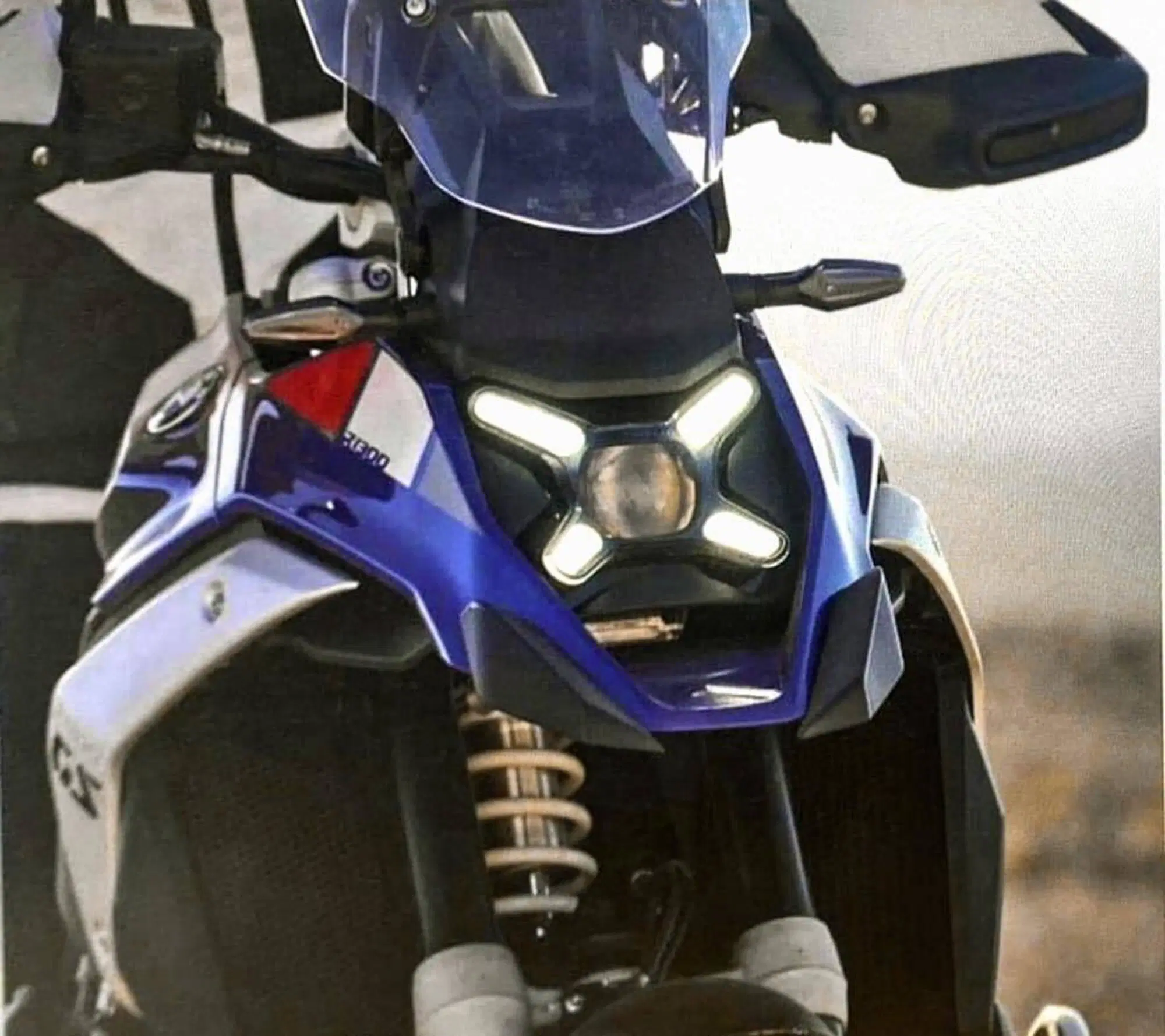 BMW R 1300 GS 2024 il faro a X