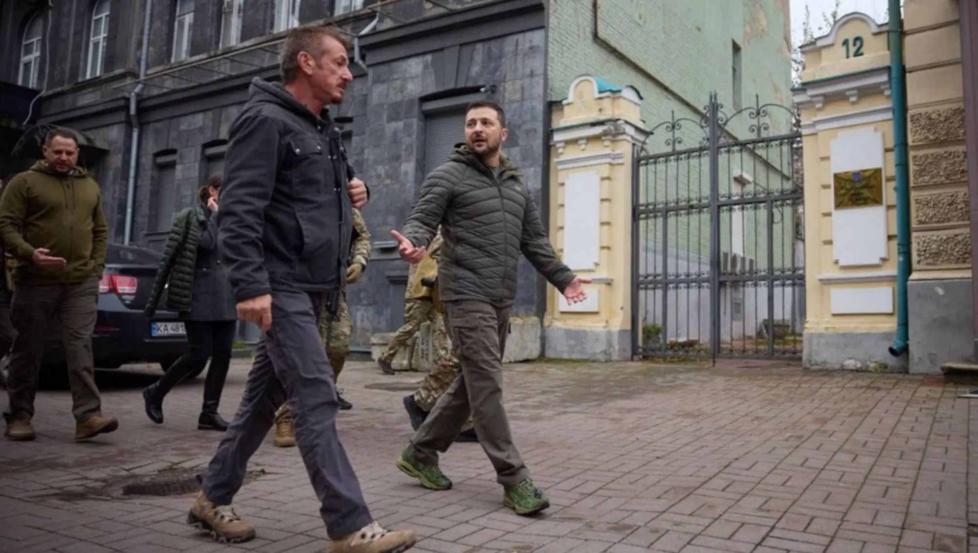 Sean Penn in Superpower con Volodymyr Zelensky