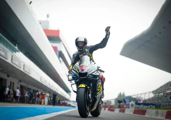 Marco Bezzecchi in India strappa la pole dalle mani di Jorge Martin e la dedica ad un amico che non c'&egrave; pi&ugrave;