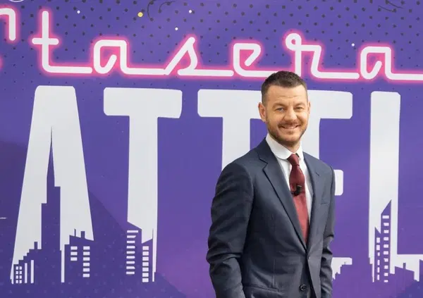 Stasera c'&egrave; Cattelan ha sempre lo stesso problema: non conduce Victoria Cabello 