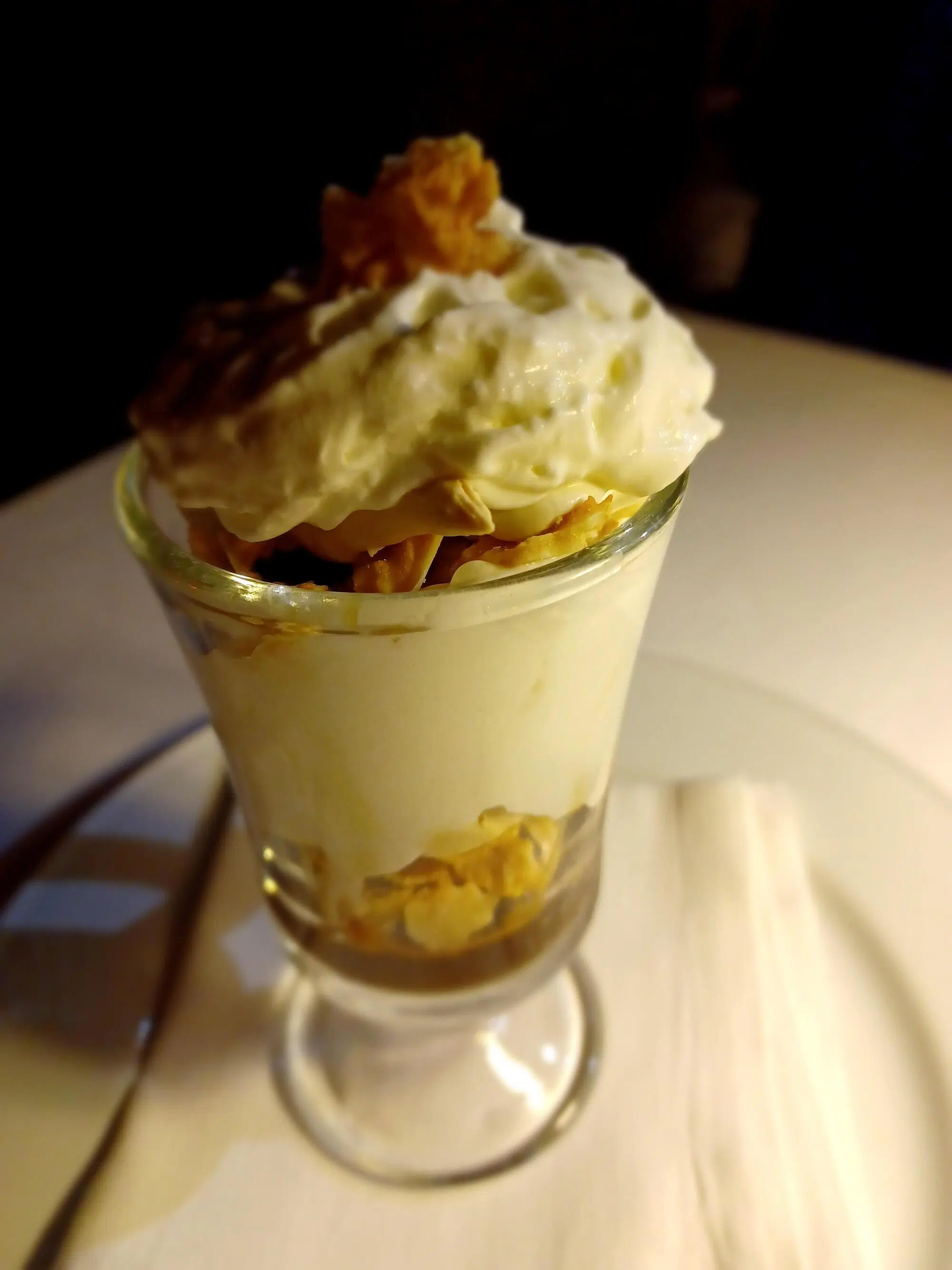 L'Antica pesa. Granita di caff&eacute; con panna e crumble di caramello