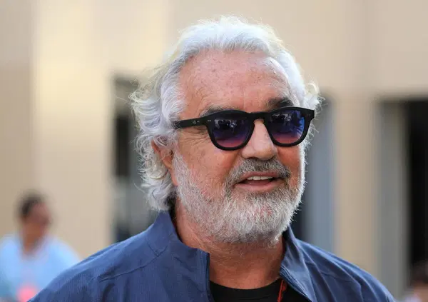 Striscia contro Flavio Briatore che sbaglia pronuncia: "Il latino &egrave; una lingua morta, perch&eacute; infierire...?" 