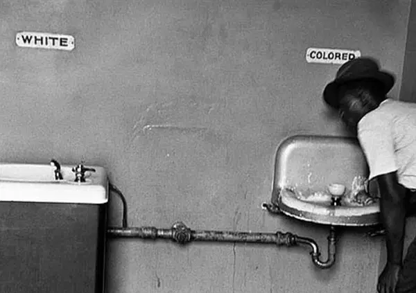 E se discriminare non fosse immorale? L&rsquo;ultimo libro di Walter Block, la libert&agrave; di non fare entrare nel tuo ristorante i neri, gli ebrei, i francesi e&hellip; gli alti 