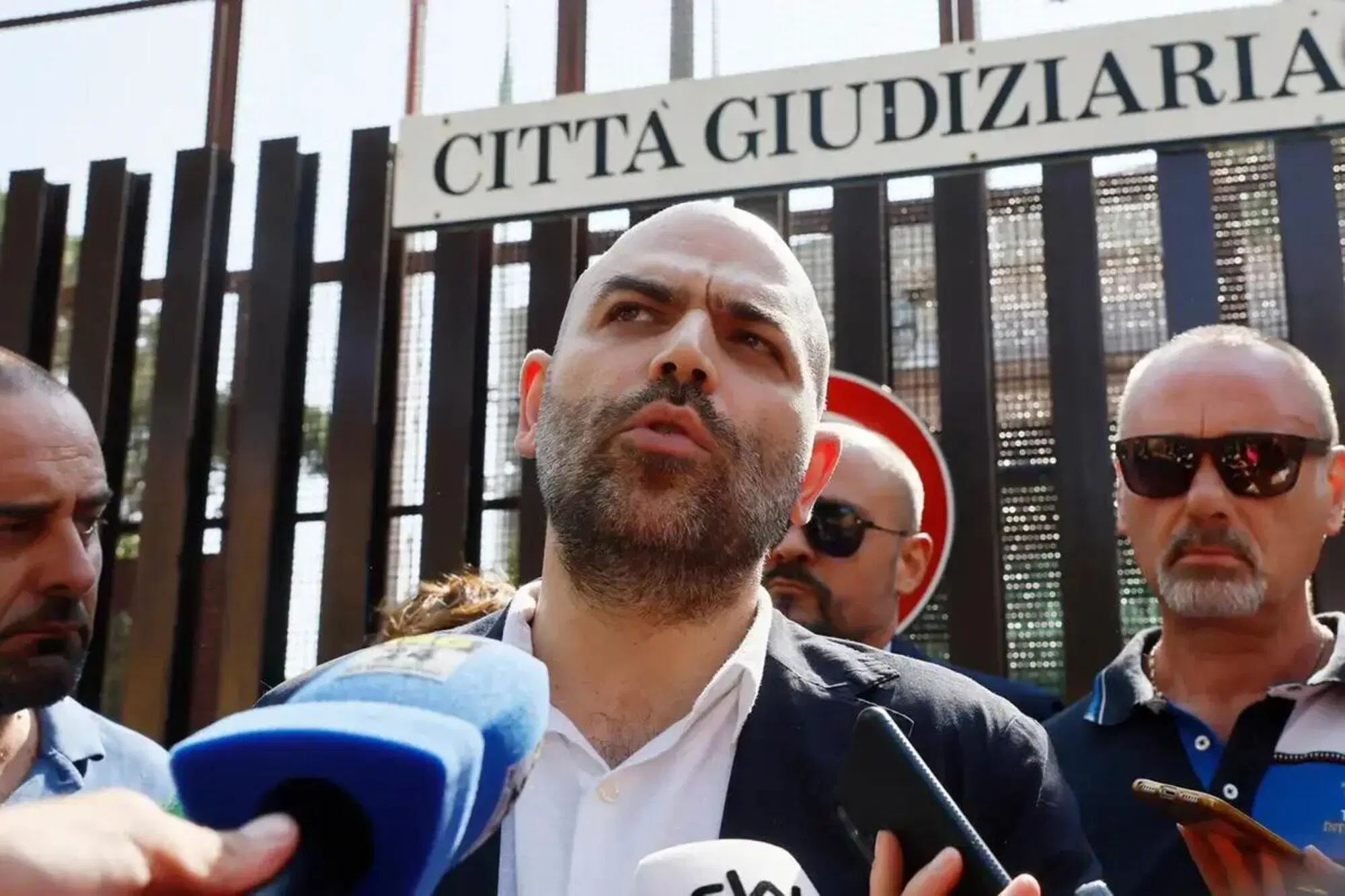 Roberto Saviano dopo il processo per diffamazione dopo aver definito "bastarta Giorgia Meloni