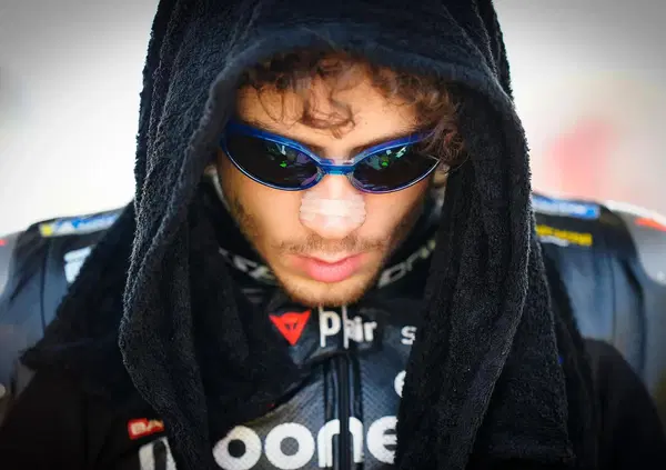 Marco Bezzecchi tra dolore e scelta gomme: "Me ne frego. Mart&iacute;n? Appena far&agrave; una cappella..."