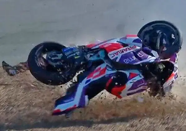 Jorge Martin &egrave; il nuovo Marc Marquez: temponi e ghiaia. Marc, intanto, prende un'assurda botta al braccio [VIDEO]