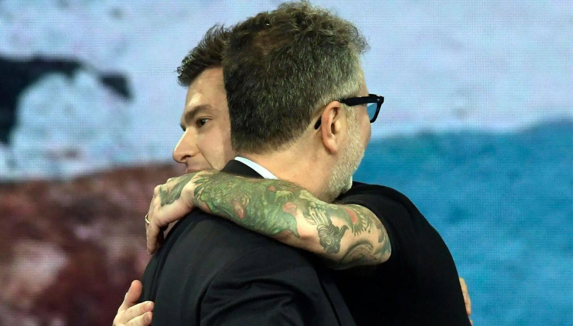 L'abbraccio tra Fedez e Fabio Fazio a Che tempo che fa