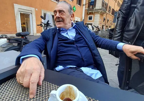 Siamo andati a bere un caff&egrave; con Rino Barillari, re dei paparazzi: "Da Damiano dei Maneskin a Sting o Chiara Ferragni, lo scoop pi&ugrave; grande &egrave; sempre il prossimo"