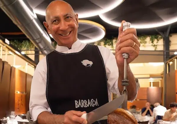 Siamo andati a mangiare al Barbacoa di Milano, tra giganteschi spiedoni e saudade brasiliana. Ecco com'&egrave; andata