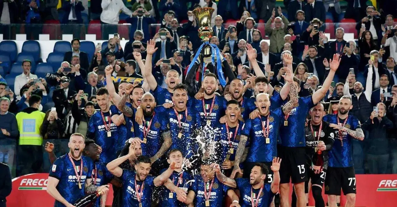 Vi ricordate com'era il calcio sulla Rai? Dimenticatevelo, perch&eacute; la tv pubblica ha perso anche la Coppa Italia. E Mediaset gode. Ecco perch&eacute;...