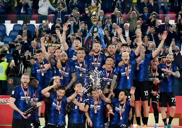 Vi ricordate com'era il calcio sulla Rai? Dimenticatevelo, perch&eacute; la tv pubblica ha perso anche la Coppa Italia. E Mediaset gode. Ecco perch&eacute;...