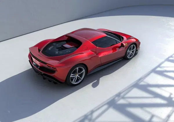 Ferrari, fine di un&rsquo;epoca e brutte notizie per i puristi: l&rsquo;ibrido del Cavallino sorpassa il termico e...