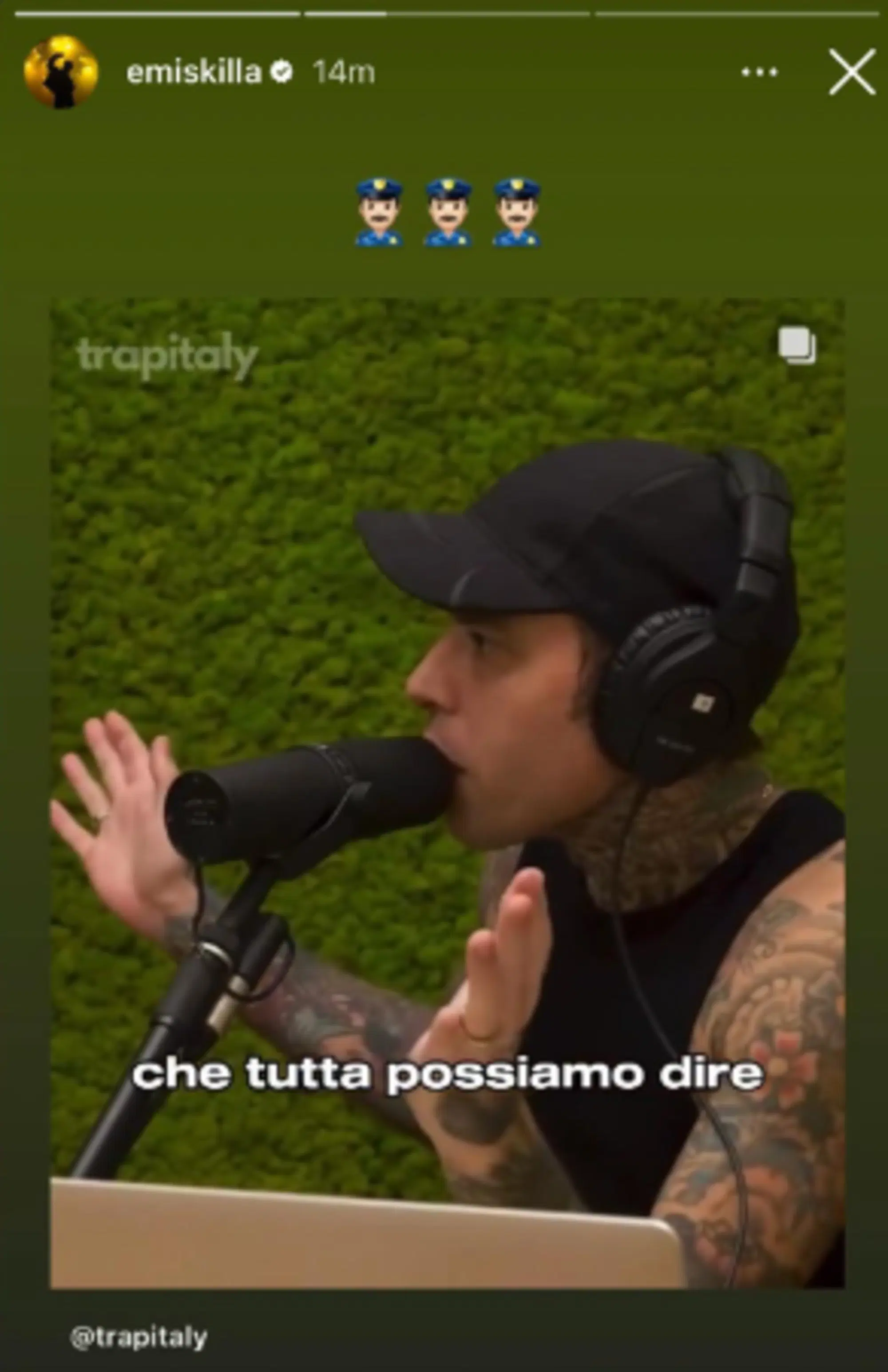 Emis Killa dedica l'emoji del carabiniere a Fedez che criticava la sua difesa di Schiva