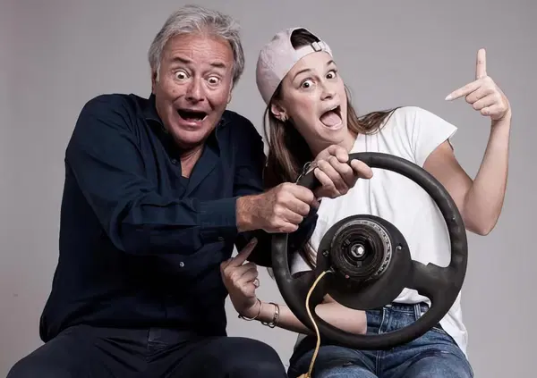 Dopo Briatore, Corrado Tedeschi: i furti in auto in centro a Milano sono un problema (anche) per i vip. E l&rsquo;attore denuncia in video e lancia l&rsquo;allarme