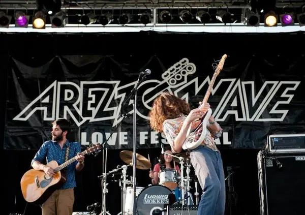 Vince il premio ma non gli arrivano i soldi: c'era una volta l'Arezzo Wave, il primo contest di musica rock dove &ldquo;se arrivi primo scopri di non poter incassare...&rdquo;