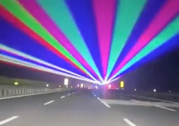 Luci da "discoteca" in autostrada contro i colpi di sonno al volante, ma &egrave; una soluzione? 