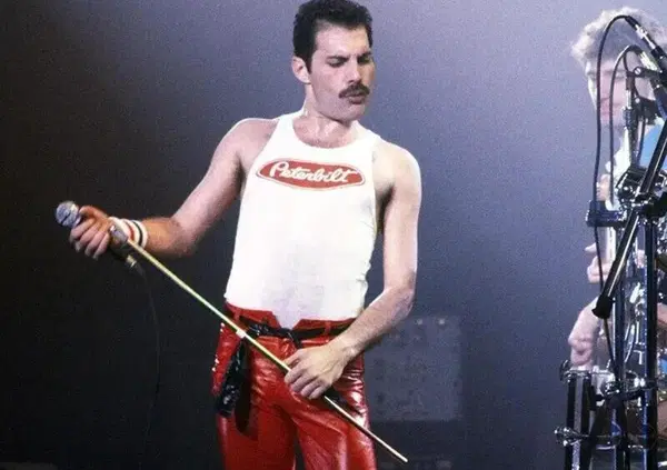 Siamo andati a mangiare una carbonara con il regista dei Queen che ci ha spiegato perch&eacute; Freddie Mercury &egrave; immortale