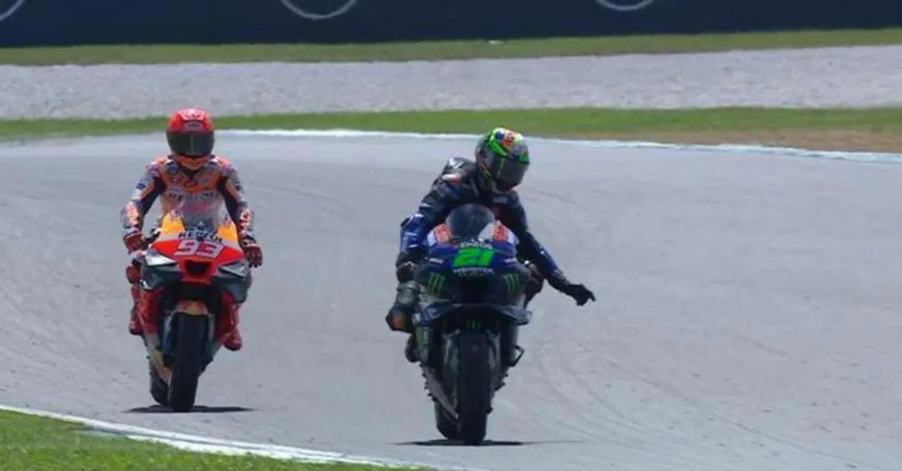 Ok, ma avete visto l'assurda battaglia di Marc Marquez a Franco Morbidelli nelle qualifiche di Sepang?