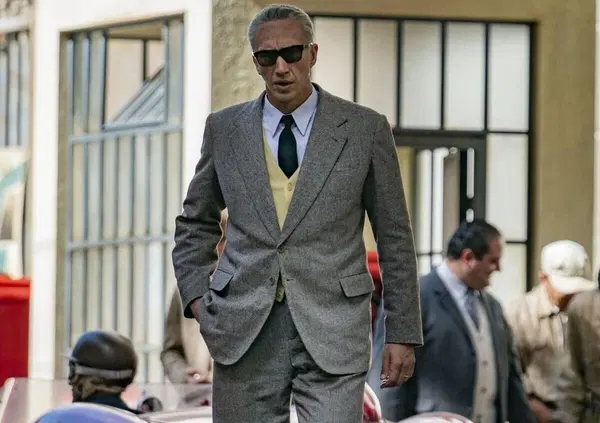 Vietato criticare Ferrari? Dopo una domanda Adam Driver manda affanc*lo uno spettatore del film sul Drake diretto da Michael Mann. Ecco cosa &egrave; successo [VIDEO]