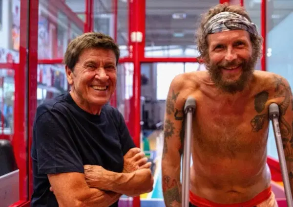 Ma perch&eacute; dopo 4 mesi dall'incidente Jovanotti non cammina? Che calvario... 
