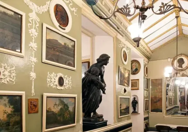 Siamo andati a mangiare in uno dei pi&ugrave; antichi caff&egrave; letterari d&rsquo;Italia, &ldquo;Caff&egrave; Greco&rdquo; a Roma. Ecco com'&egrave; andata... 