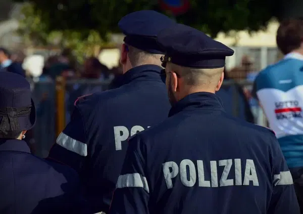 Donne contro un post della Polizia sulla violenza di genere: &ldquo;Siete il motivo per cui dopo lo stupro non andiamo a denunciare&rdquo;
