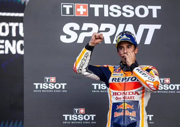 Farewell Honda! Marc Marquez in lacrime sul podio di Valencia: &ldquo;La porta &egrave; aperta&rdquo;. E su Martin&hellip;
