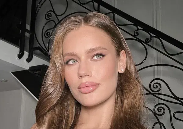 Ok, ma chi caz*o &egrave; la nuova Madre Natura di Ciao Darwin? E perch&eacute; c'&egrave; polemica sulla russa Aleksandra Korotkaia su Canale 5 con Bonolis e Laurenti?