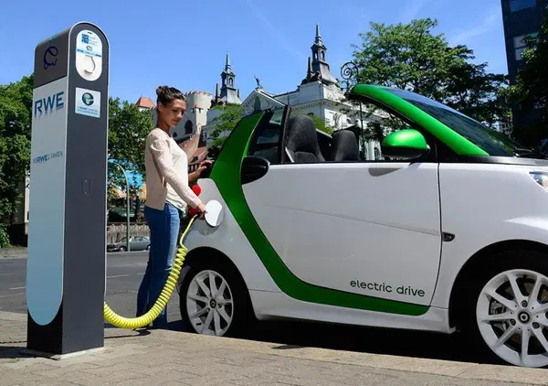 Green, sostenibilit&agrave; e auto elettriche: la Cina non &egrave; il Paese pi&ugrave; inquinante al mondo. Ce lo spiega l'esperto Demostenes Floros