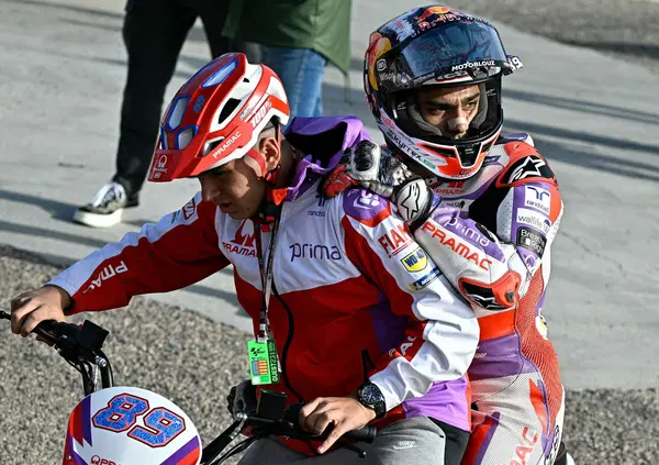 [VIDEO] Il pianto disperato di Jorge Mart&iacute;n a Valencia con Gigi Dall'Igna che lo consola: "Ti giuro che mi dispiace"