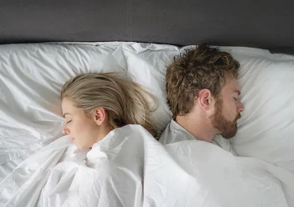 Ma non sar&agrave; che alla fine smetteremo tutti di sc*pare? Ecco cos'&egrave; l'asessualit&agrave;: caz*ata, disfunzione o quarto orientamento? Parla l'esperta Jessica Malpede