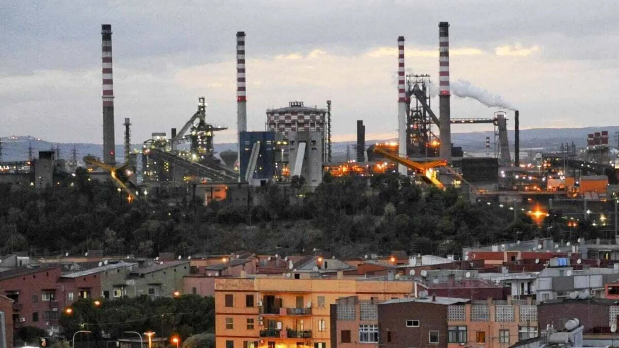 L'ex Ilva e il quartiere Tamburi a Taranto